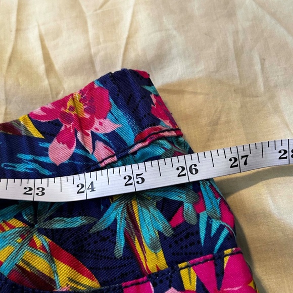 NEW PHOTOS! CAPRIS, FLORAL, SUMMER BLUE (Multicolour), SIZE 5X, BACK & COIN POCK - Picture 9 of 14
